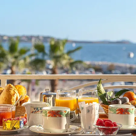 Hotel De La Baie 3*