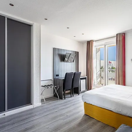 De La Baie Hotel 3*