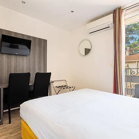 De La Baie Hotel 3*