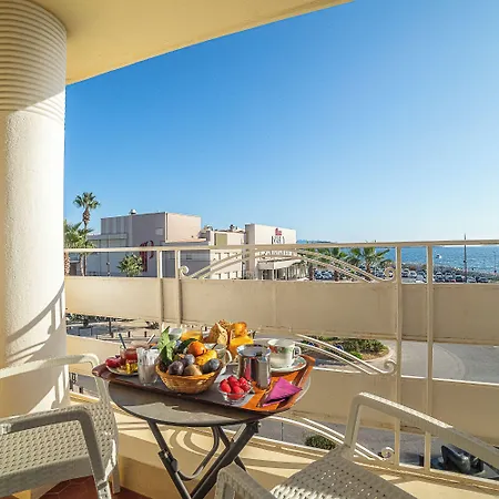 De La Baie Hotel 3*