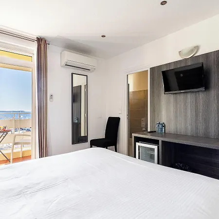 Hotel De La Baie 3*