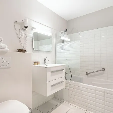 De La Baie Hotel 3*