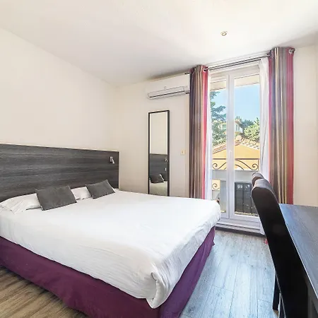 De La Baie Hotel 3*