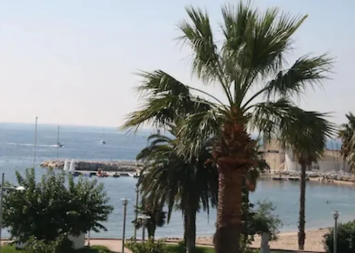 دى لا باي فندق باندول